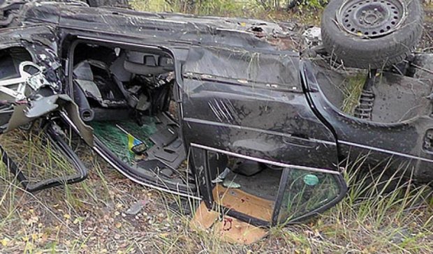 BMW злетів у кювет: двоє загиблих і двоє в реанімації (фото)