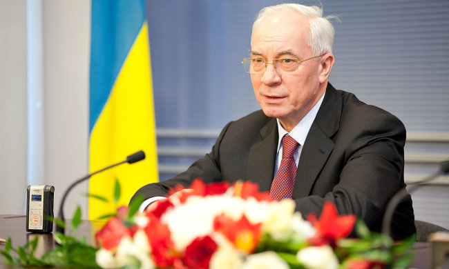 Евросоюз снял санкции с Азарова