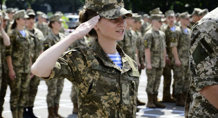 Воинский учет женщин, скриншот: YouTube