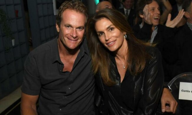 Сінді Кроуфорд з чоловіком гаряче відсвяткували 20 років шлюбу: відео