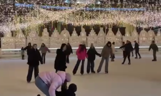 Украинцы, каток, кадр из видео