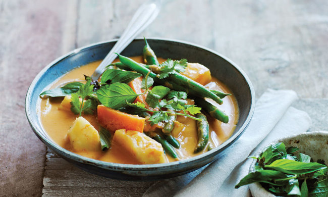 Рецепт курячого каррі з кокосом і солодкою картоплею