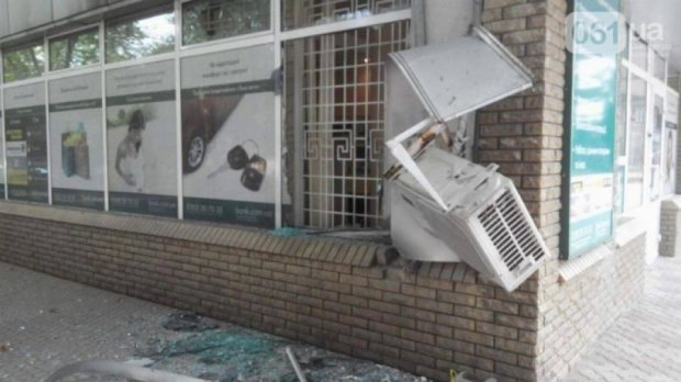 Взрыв вынес окна запорожского банка