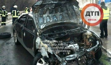   П'яний лихач в столиці розбив і спалив своє авто