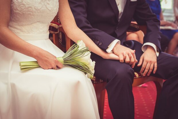 Проверь свои - невеста обнаружила у себя рак груди благодаря свадебному снимку