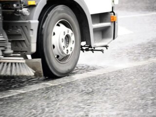 Прибирання вулиць у Дніпрі