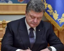 Порошенко подписал судьбоносный закон о статусе Донбасса