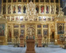 Під Києвом з церкви вкрали вино та ікони (фото)