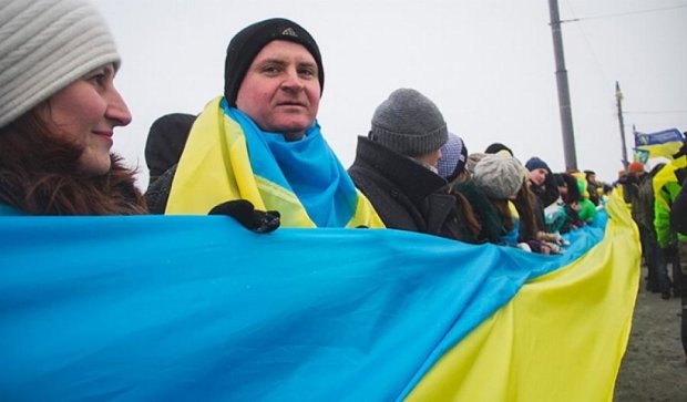 В День Соборности киевляне образовали "Ланцюг Єдності" на  мосту Патона (фото)