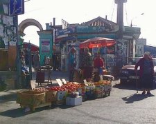 Окупанти виганяють торговців з ринку Сімферополя (фото)