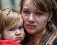 Бойовики не випустили жінок з дітьми з Луганська