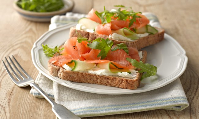 Сендвіч з копченим лососем: ідеальний рецепт для перекусу