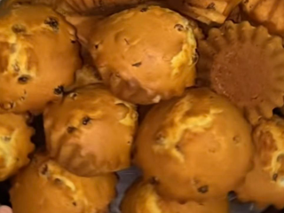 Пухкі та вологі кексики з родзинками: фото скрін рецепту