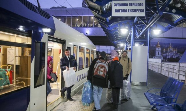 Украинцы снова опаздывали до Борисполя: сбой в работе Укрзализныца оправдывает шедеврально