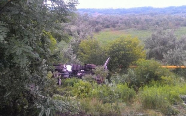 Шокуючі кадри ДТП в Чернівцях: водій помер під кабіною фури