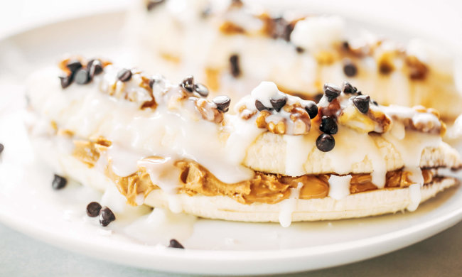 Рецепт корисного десерту: фаршировані банани