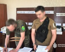 Посадовець організовував ухилянтам виїзд закордон. Фото ДБР