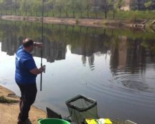 Киевские студенты вместо рыбы выловили труп: фото