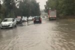В Тернополе дождь превратил улицы в реки: "Стройте ковчег"