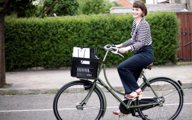 Леді на велосипеді: киянки влаштують пікантний велозаїзд