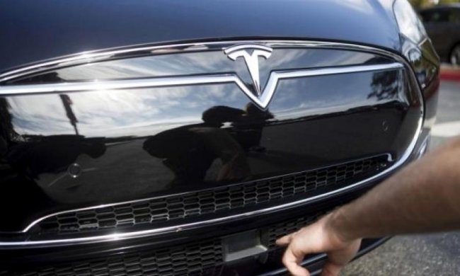 Tesla назвала причину загибелі пасажира