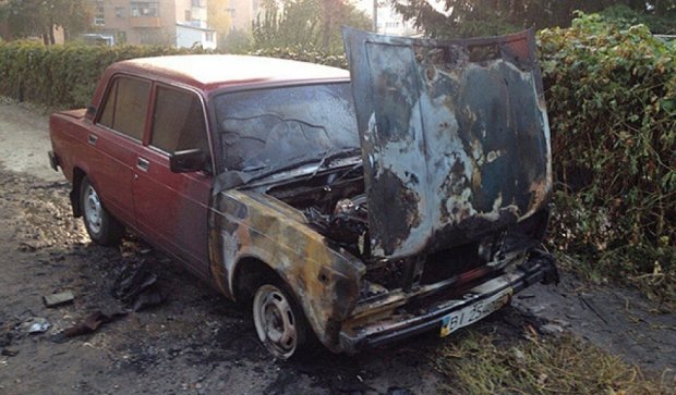 Полтавському журналісту "Громадського" спалили авто (фото)