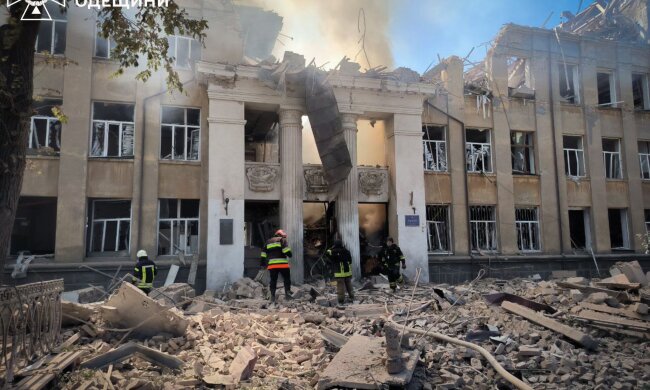 разрушенная ракетой школа в Одесской области