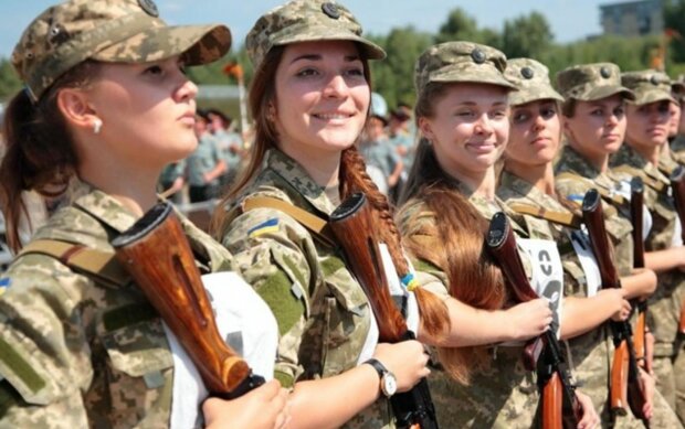 Украинки в ВСУ, скриншот: YouTube
