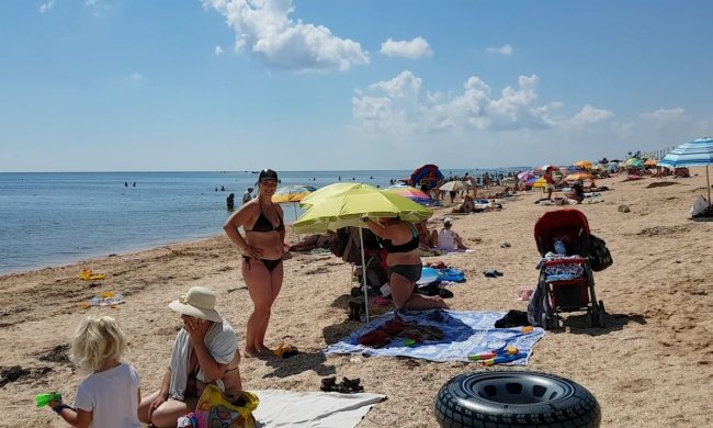 На пляжі Азовського моря відбувається щось страшне: величезні шматки відвалюються і падають