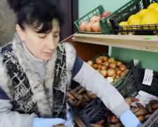 Продукти, продавець, скріншот з відео