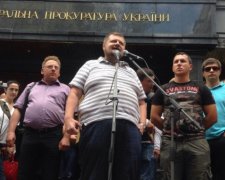 Народные депутаты митингуют под ГПУ в поддержку Лозового