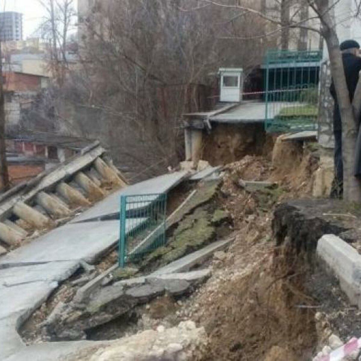 Дома на Лукьяновке проваливаются под землю - ЗНАЙ ЮА