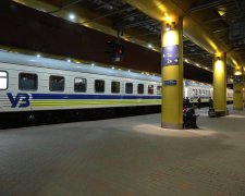 Укрзализныця полностью изменила график: расписание поездов по новому времени