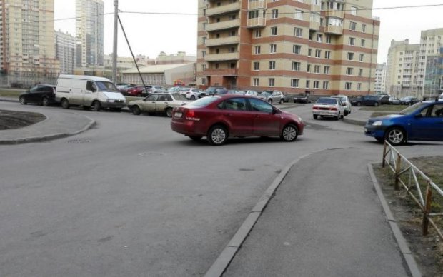 Киевский жлоб парковки показал истинное лицо на камеру