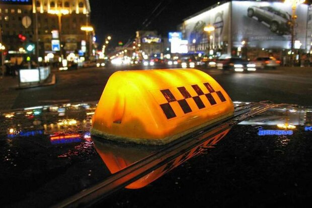 У Києві таксист схопився за кермо "під феном", в хід пішли ножі, - дикий екшн показали всій Україні