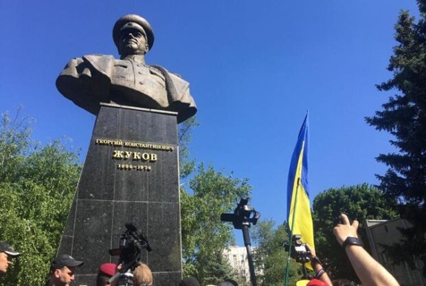 В Харькове снова скандал из-за злосчастного Жукова: "Решат по-тихому"