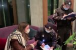 Поліція у ресторані, кадр з відео