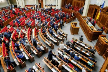 У парламент проходять чотири партії - соцопитування