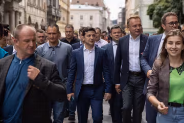 Зеленський прогулявся з Дартом Вейдером по Львову, українці у захваті: "Він нереально крутий"