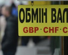 Крок вперед і два назад: гривня знову здала позиції