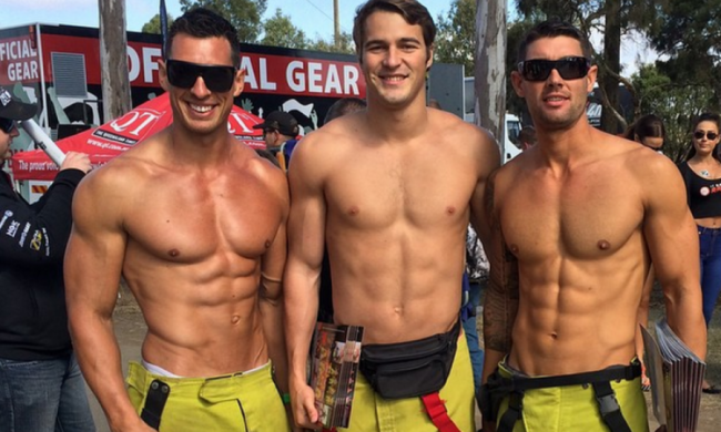 Красені-пожежні роздяглися і  запалили по-справжньому