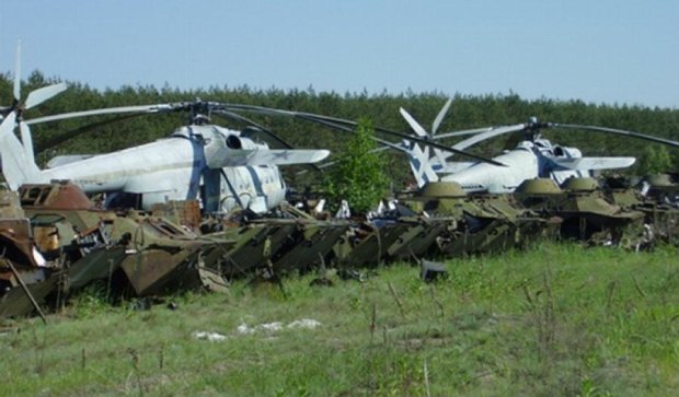 Гвинтокрили, автобуси, пожежки: кладовище покинутої техніки під Чорнобилем (фото)