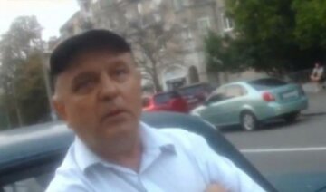 Патрульные в Киеве задержали мужчину: он 15 лет ездил без прав (видео)