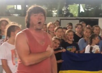 Венгерские пограничники устроили детям террор. Фото Facebook