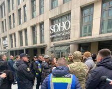 Активісти та військові у SOHO, кадр з відео