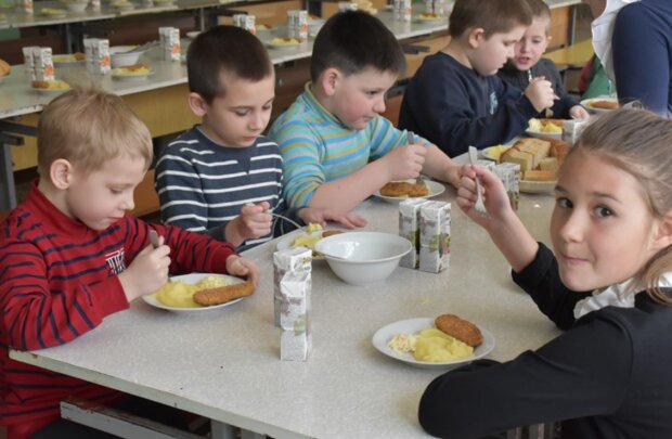 Дитяче харчування у школі / фото: веб-портал Чернігівської міської ради
