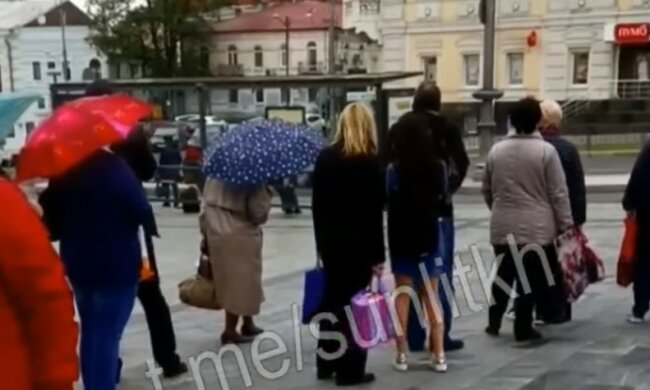 В Харькове транспортный коллапс - километровые пробки из людей и машин сковали город