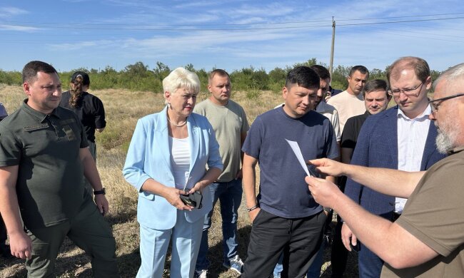 Питна вода та реконструкція аварійних обʼєктів: міністр Стрілець з посадовцями відвідали Дніпропетровщину