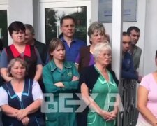 У Харкові протестують голодні працівники заводу, ні сил, ні грошей: "Де зарплати?"