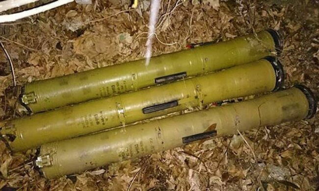 Три схрони з гранатометами знайшли на Донбасі (фото, відео)